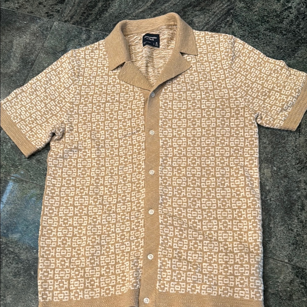 Abercrombie & Fitch Tan and White Casual Button Down Shirt